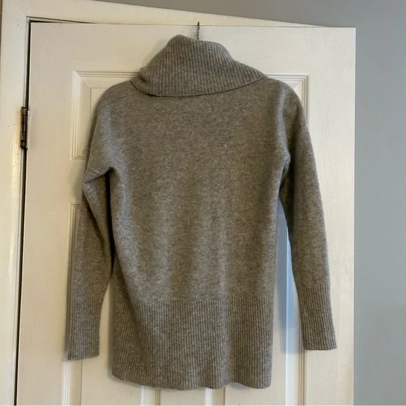 Saks Fifth Avenue Light Gray Cashmere Turtleneck Sweater with side zip Large - Picture 5 of 6